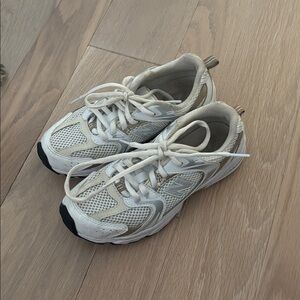 New Balance KIDS 530 Faux Leather & Mesh Sneakers In White/gold Size 2